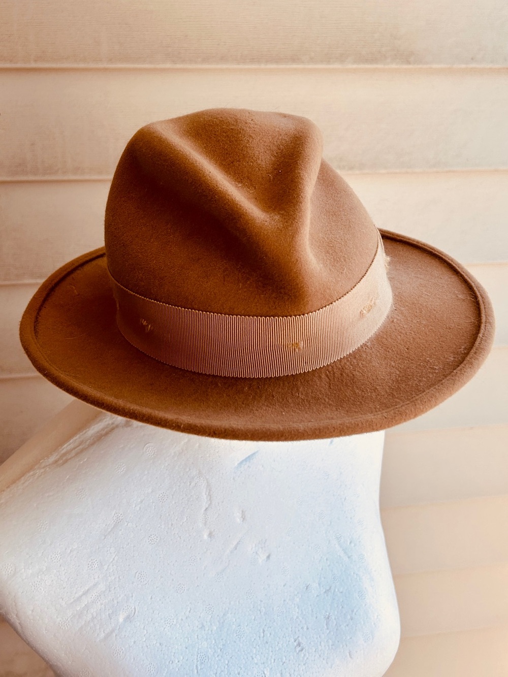Rag & Bone Classic Brown Felt Fedora Hat with grosgrain feather trim M/L